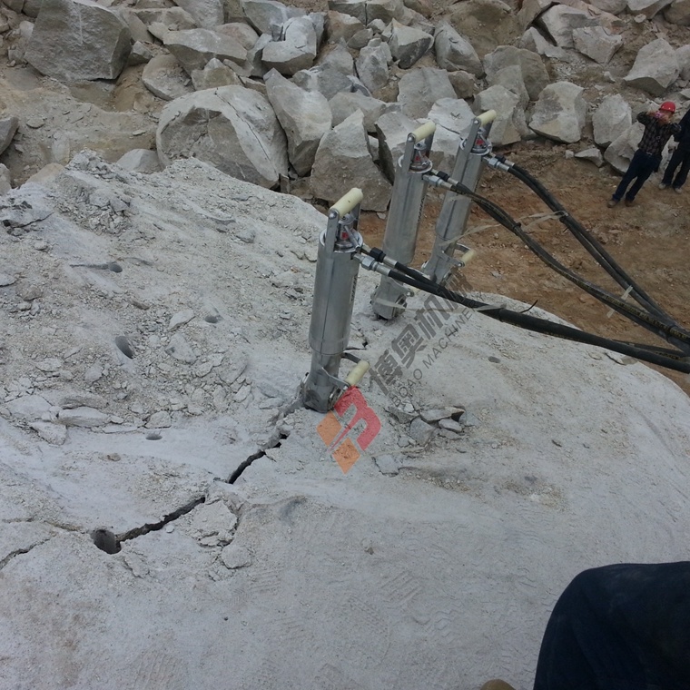 咸阳尔易金属制造集团FL90A手動(dòng)岩石劈裂(lie)機