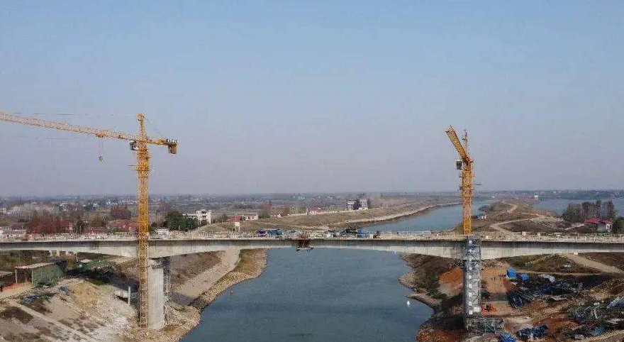 常德(de)安鄉馬坡湖大橋(qiao)主橋順利合龍