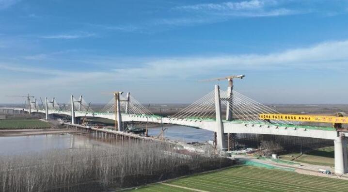 國内首個(ge)高速鐵路五塔斜(xie)拉橋——長清黃河特(te)大橋主橋合龍