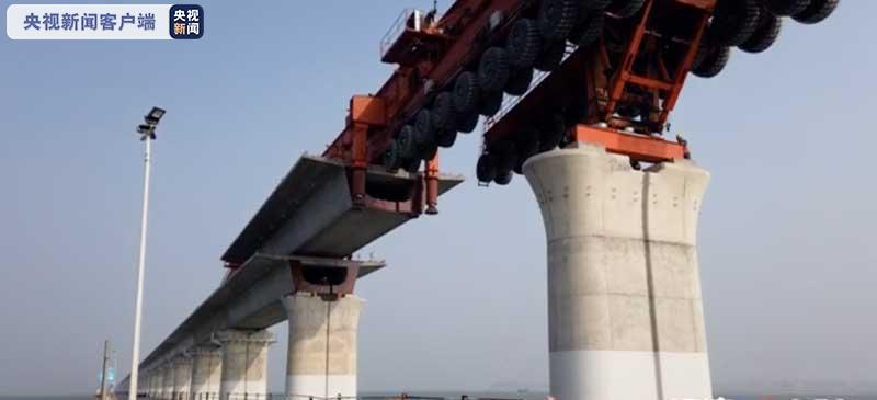 福廈(shà)高鐵集美特(te)大橋跨集美(měi)大道連續梁(liáng)順利合龍