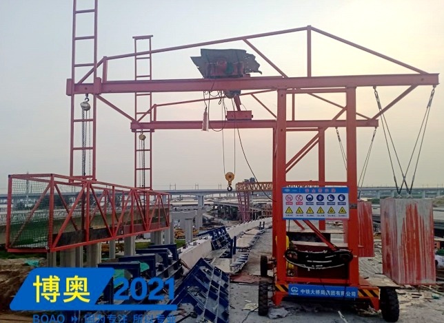 新型(xíng)橋梁防撞牆模(mo)闆施工台車