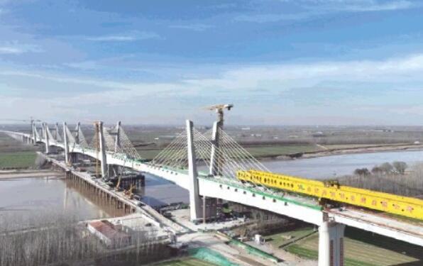 濟鄭高鐵長(zhang)清黃河特大橋：全(quan)膠拼連續梁橋創(chuang)世界之最