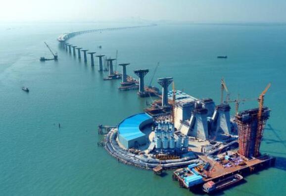 深中通道(dào)伶仃洋大(dà)橋單個重(zhong)量約100萬噸(dun)的東、西錨(máo)碇錨體完(wán)成施工